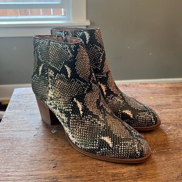 Madewell Shoes - ANY 5 ITEMS $100 Madewell snakeskin booties